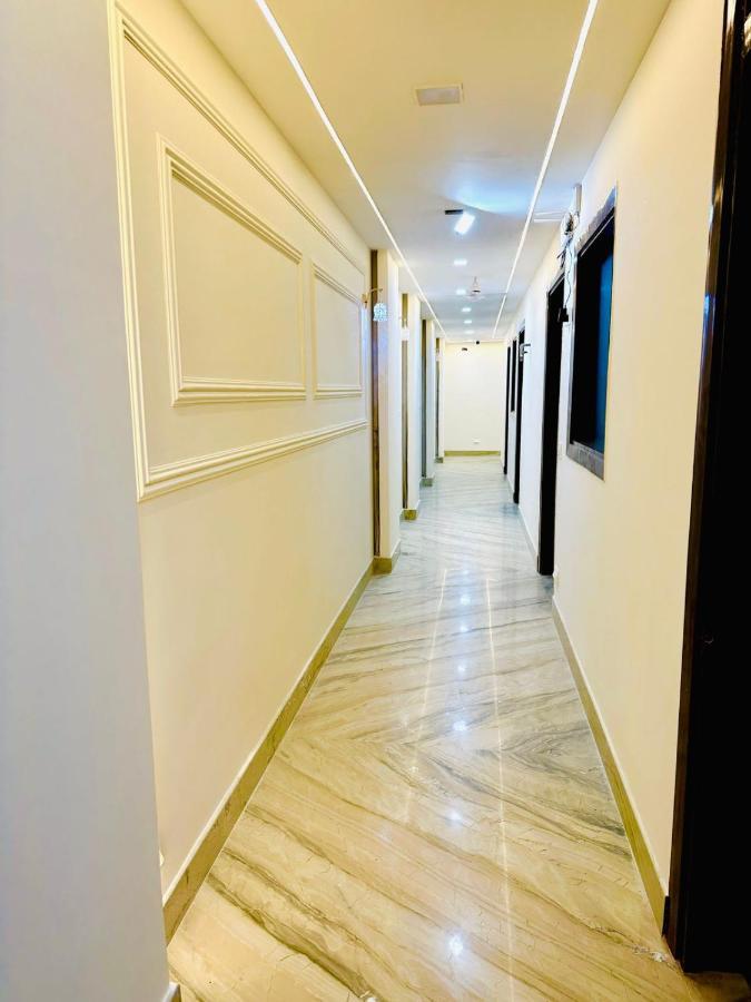 Hotel Samrat Residency 10 Mints Walking Distance Nizamuddin Railway Station Nova Deli Exterior foto