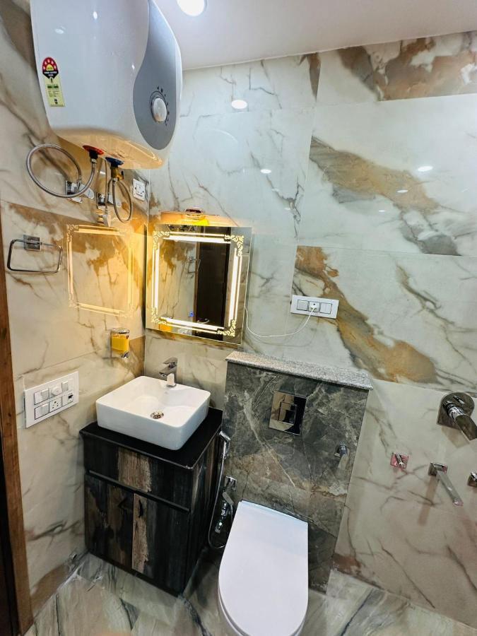 Hotel Samrat Residency 10 Mints Walking Distance Nizamuddin Railway Station Nova Deli Exterior foto