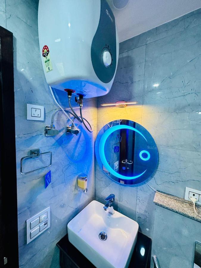 Hotel Samrat Residency 10 Mints Walking Distance Nizamuddin Railway Station Nova Deli Exterior foto