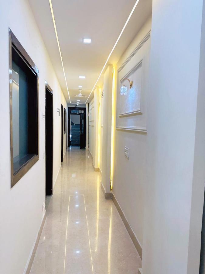 Hotel Samrat Residency 10 Mints Walking Distance Nizamuddin Railway Station Nova Deli Exterior foto