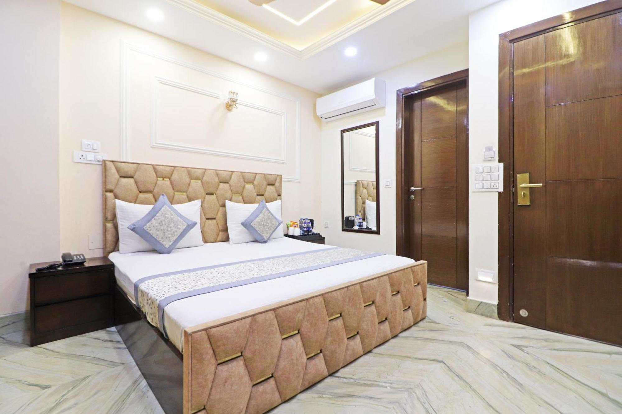Hotel Samrat Residency 10 Mints Walking Distance Nizamuddin Railway Station Nova Deli Exterior foto