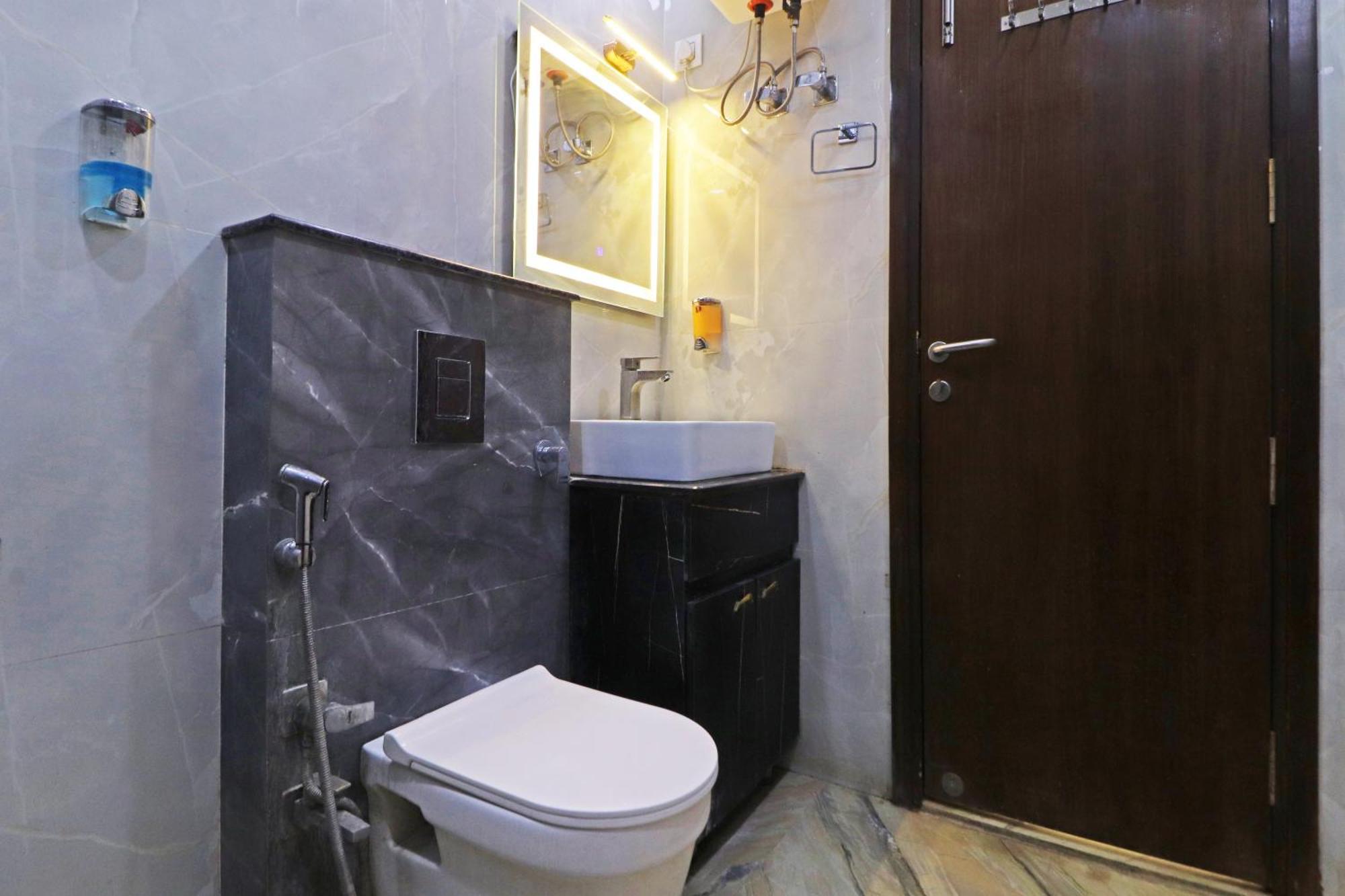 Hotel Samrat Residency 10 Mints Walking Distance Nizamuddin Railway Station Nova Deli Exterior foto