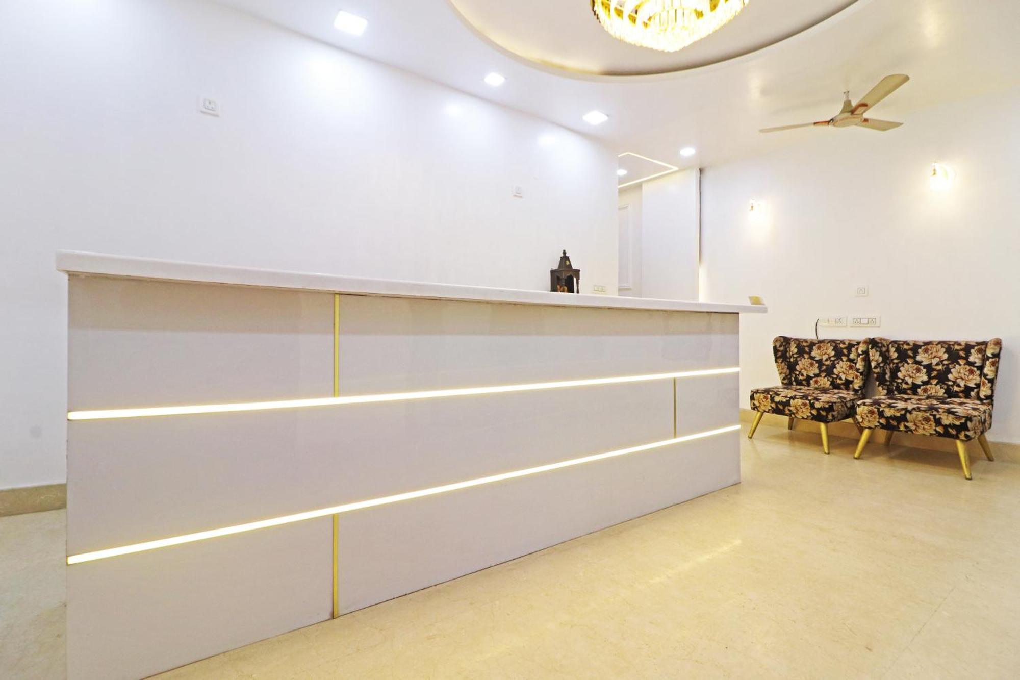 Hotel Samrat Residency 10 Mints Walking Distance Nizamuddin Railway Station Nova Deli Exterior foto