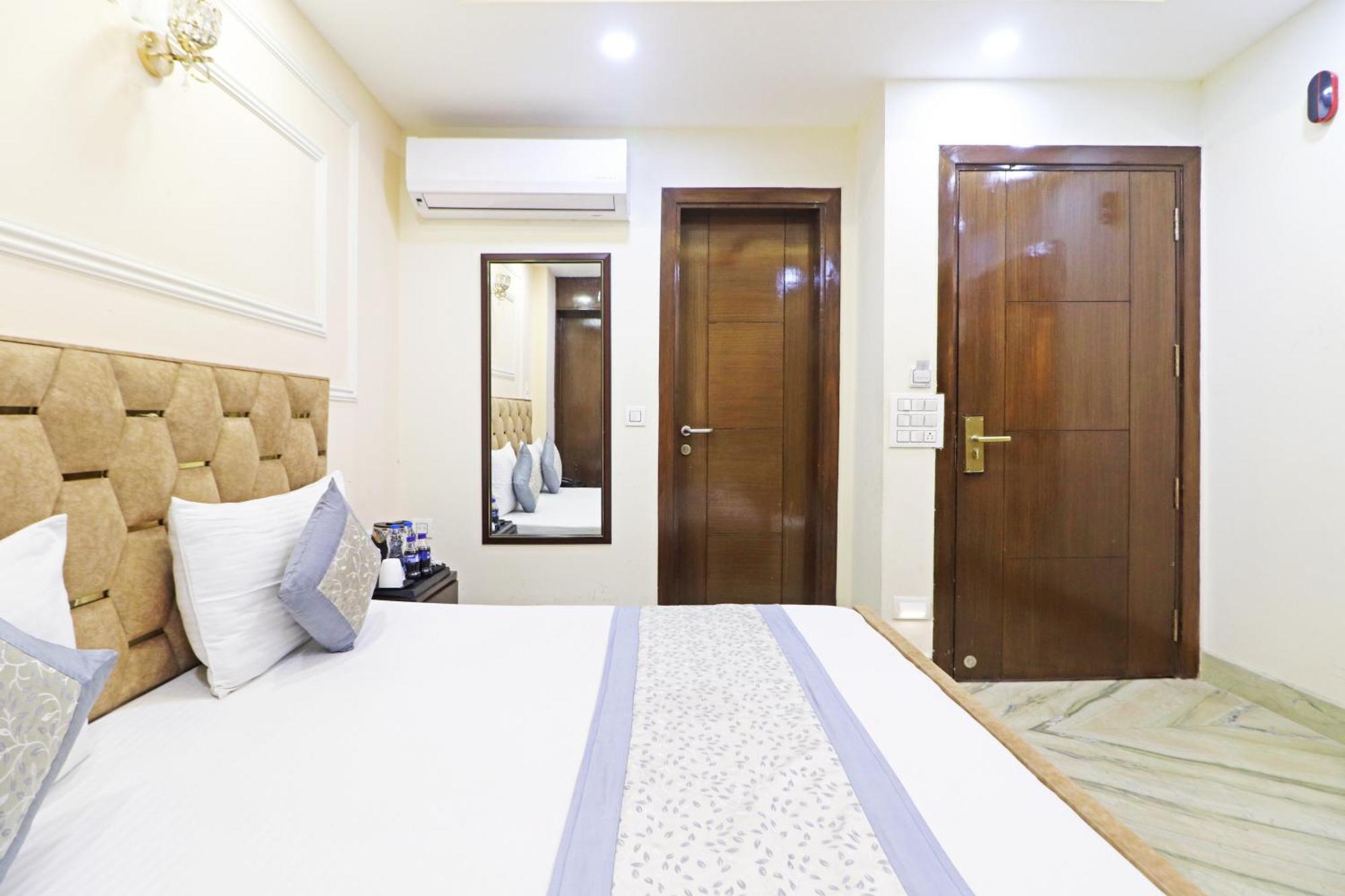 Hotel Samrat Residency 10 Mints Walking Distance Nizamuddin Railway Station Nova Deli Exterior foto