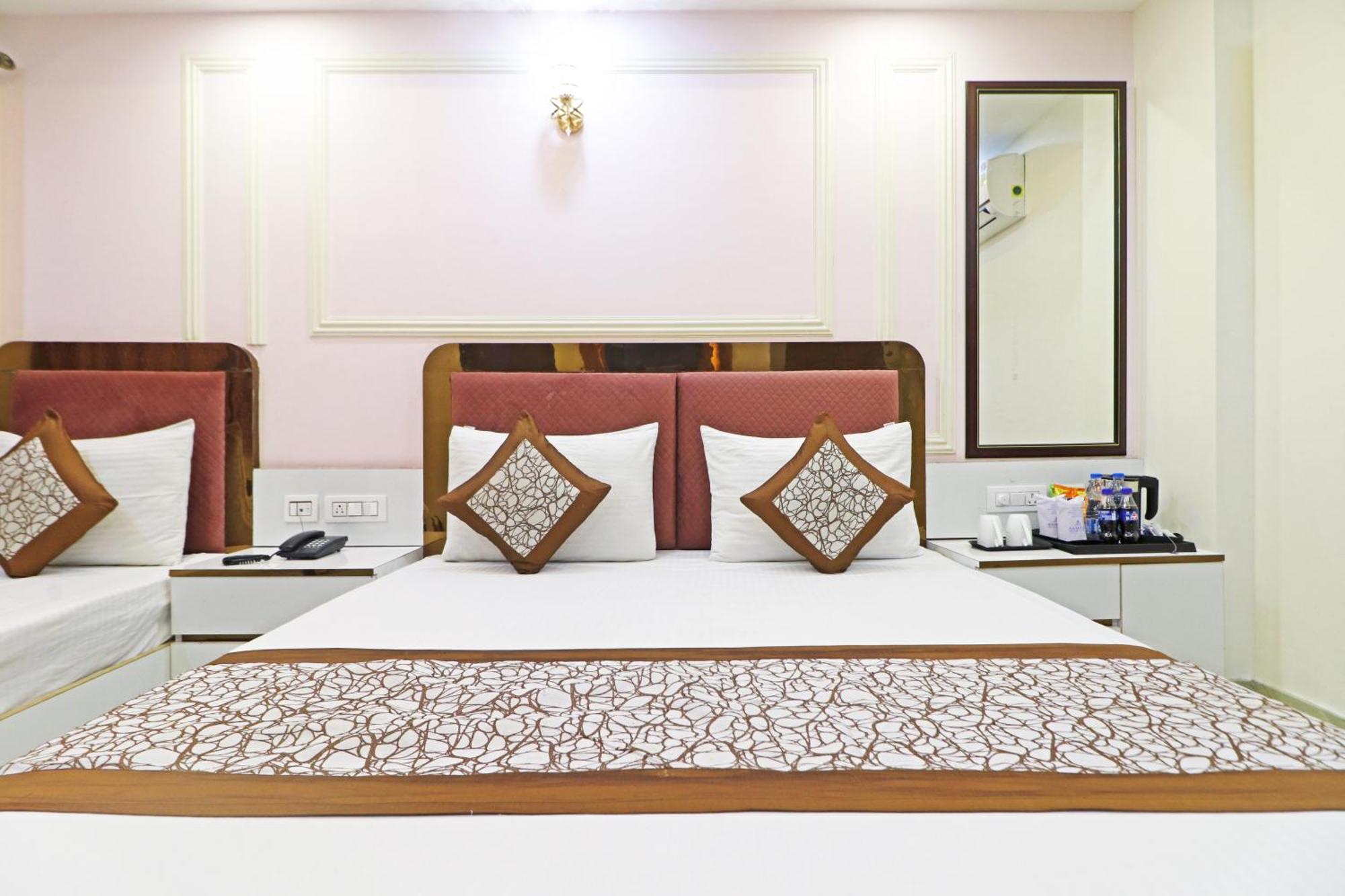 Hotel Samrat Residency 10 Mints Walking Distance Nizamuddin Railway Station Nova Deli Exterior foto