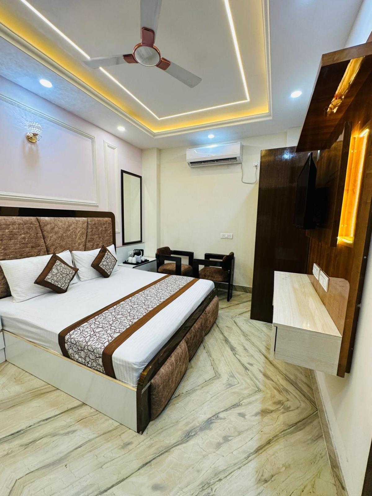 Hotel Samrat Residency 10 Mints Walking Distance Nizamuddin Railway Station Nova Deli Exterior foto