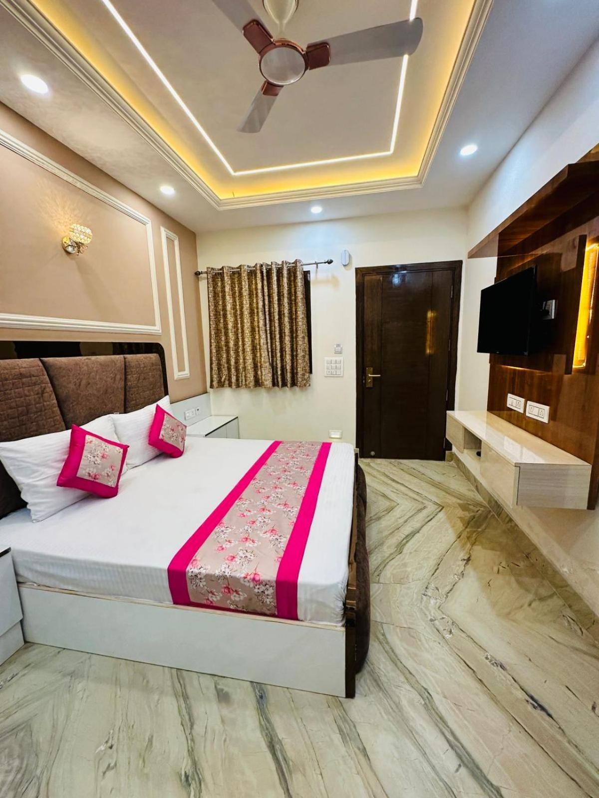 Hotel Samrat Residency 10 Mints Walking Distance Nizamuddin Railway Station Nova Deli Exterior foto