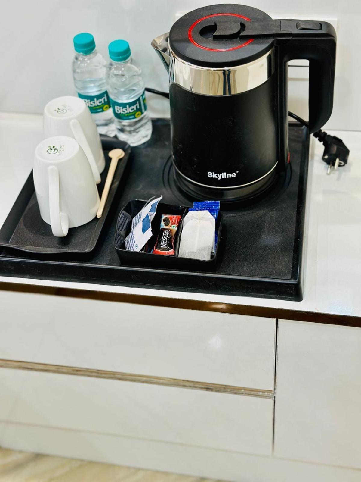 Hotel Samrat Residency 10 Mints Walking Distance Nizamuddin Railway Station Nova Deli Exterior foto